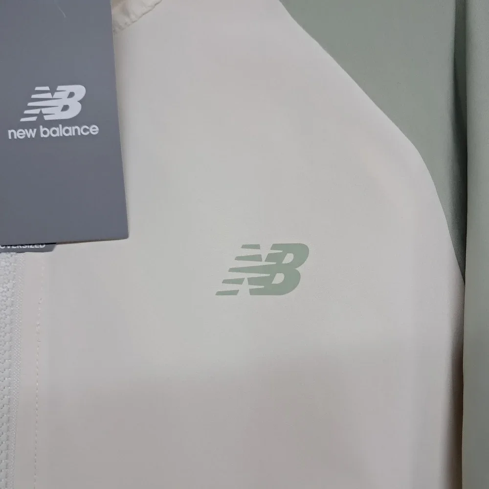 NWT New Balance Graphic Woven Jacket Women's Medium Cream Green Water Defy‎